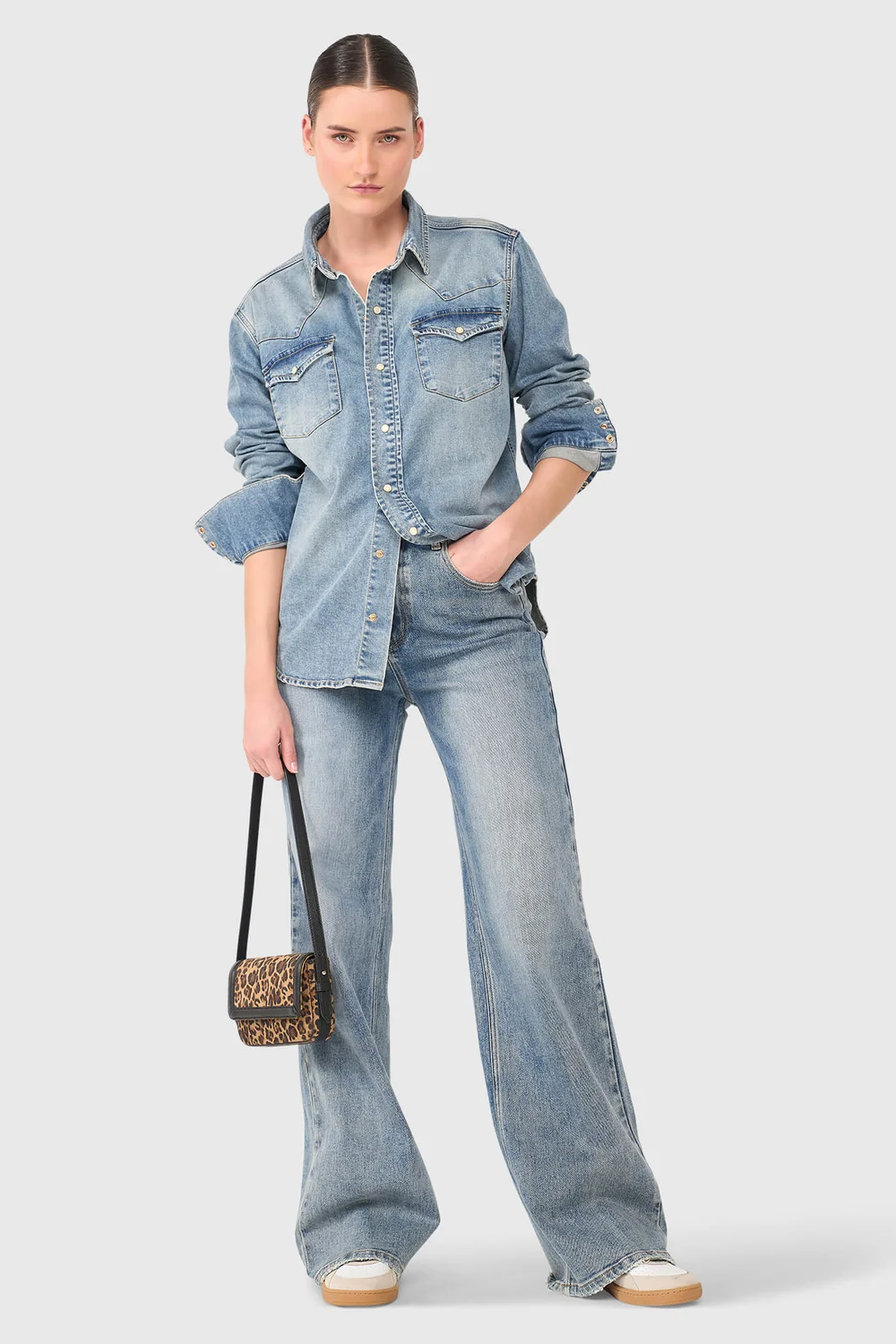 Levi Blauw 328